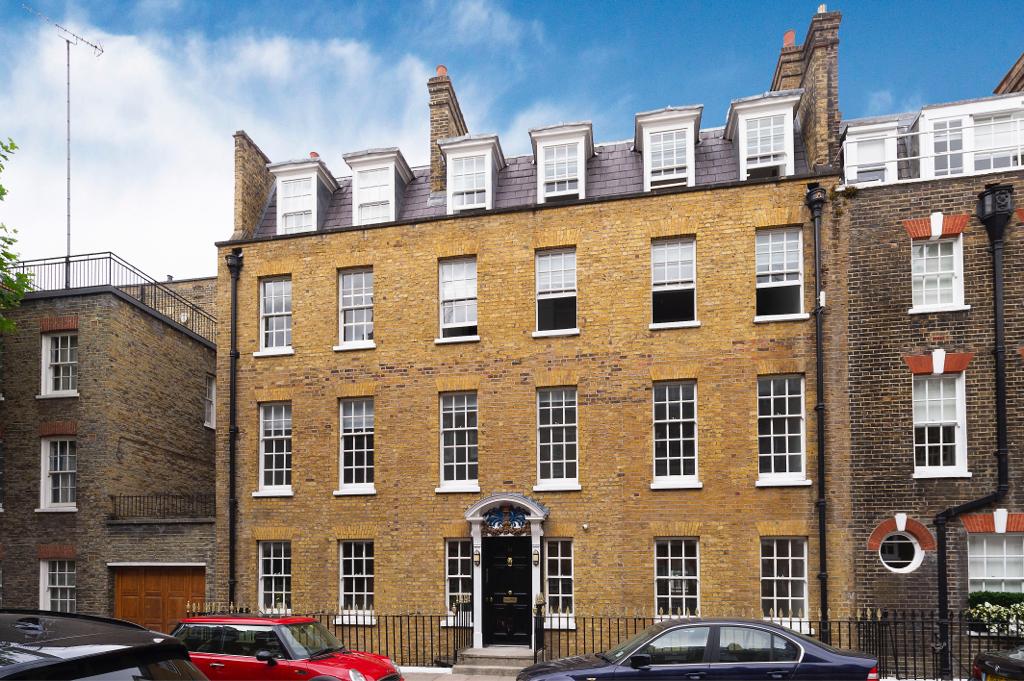 10 BUCKINGHAM PLACE